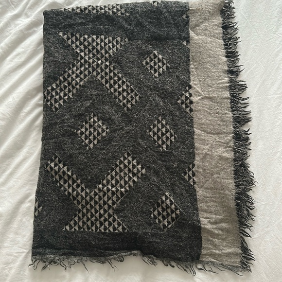 Aritzia Wilfred blanket scarf - Picture 1 of 2